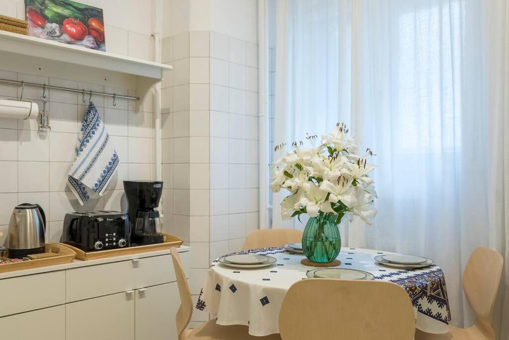 Ultra-Central University Square Apartament Apartament Бухарест Экстерьер фото